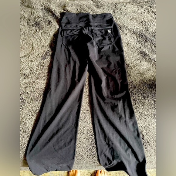 Athleta Elation flare yoga pant, black, size XS, very soft, excellent condition - Picture 4 of 4